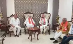 सपा के नाराज विधायक के घर पहुंचे गृहमंत्री ने बंद कमरे में की बात सपा के नाराज विधायक के घर पहुंचे गृहमंत्री ने बंद कमरे में की बात