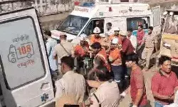 लिफ्ट की चेन टूटने से हादसा- माइंस में फंसे आठ अफसर- 3 जयपुर रैफर लिफ्ट की चेन टूटने से हादसा- माइंस में फंसे आठ अफसर- 3 जयपुर रैफर