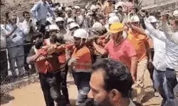 जिंदगी दे गई दगा- खदान हादसे में 1 अधिकारी की मौत- 14 लोग बचाए गए जिंदगी दे गई दगा- खदान हादसे में 1 अधिकारी की मौत- 14 लोग बचाए गए