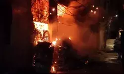 दो मंजिला इमारत में धधकी आग- झुलसे मजदूर की टूटी सांसों की डोर दो मंजिला इमारत में धधकी आग- झुलसे मजदूर की टूटी सांसों की डोर