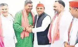 बसपा को दिया झटका- हाथी से उतरे दयाशंकर साइकिल पर हुए सवार बसपा को दिया झटका- हाथी से उतरे दयाशंकर साइकिल पर हुए सवार