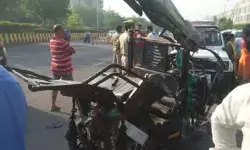 तेज रफ्तार BMW ने टक्कर मार ई रिक्शा को उड़ाया- नर्स समेत दो की मौत तेज रफ्तार BMW ने टक्कर मार ई रिक्शा को उड़ाया- नर्स समेत दो की मौत