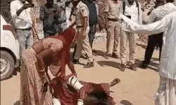 अवैध निर्माण पर दहाड़ा बुलडोजर- विरोध को आगे बढ़ी महिलाएं पुलिस... अवैध निर्माण पर दहाड़ा बुलडोजर- विरोध को आगे बढ़ी महिलाएं पुलिस...