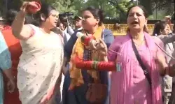 स्वाति मालीवाल मामले को लेकर सियासी बवाल- भाजपा का सीएम आवास... स्वाति मालीवाल मामले को लेकर सियासी बवाल- भाजपा का सीएम आवास...