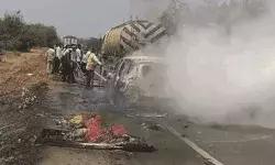 ट्रैक्टर के साथ हुई भिड़ंत के बाद कार में लगी आग- महिला समेत पांच...