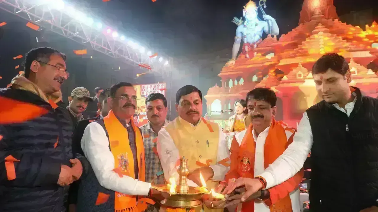 यादव ने वरिष्ठजन के साथ अयोध्या धाम पहुंचकर भगवान श्रीराम के किए दर्शन यादव ने वरिष्ठजन के साथ अयोध्या धाम पहुंचकर भगवान श्रीराम के किए दर्शन