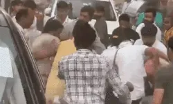 माला के साथ चाटें फ्री- पहनाई माला जडे कांग्रेस प्रत्याशी को तमाचे