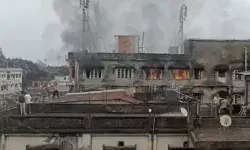 चार मंजिला बिल्डिंग में ब्लास्ट के बाद लगी आग- भीतर फंसी कई लड़कियां चार मंजिला बिल्डिंग में ब्लास्ट के बाद लगी आग- भीतर फंसी कई लड़कियां