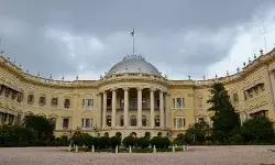 गवर्नर हाउस में छेड़छाड़ मामला- राजभवन के तीन कर्मियों पर FIR गवर्नर हाउस में छेड़छाड़ मामला- राजभवन के तीन कर्मियों पर FIR