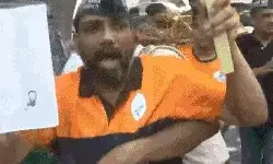 AAP के प्रदर्शन पर पुलिस का एक्शन- कार्यकर्ताओं की धरपकड़ शुरू AAP के प्रदर्शन पर पुलिस का एक्शन- कार्यकर्ताओं की धरपकड़ शुरू