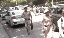 स्वाति मालीवाल मामला- सीएम हाउस पहुंची दिल्ली पुलिस- फुटेज कलेक्ट... स्वाति मालीवाल मामला- सीएम हाउस पहुंची दिल्ली पुलिस- फुटेज कलेक्ट...