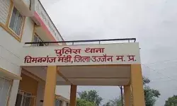 जहर पीने के बाद मां ने बेटा बेटी को भी पिलाया- महिला की अस्पताल में मौत जहर पीने के बाद मां ने बेटा बेटी को भी पिलाया- महिला की अस्पताल में मौत