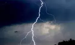 बिजली गिरने से 10 लोग घायल, चार की हालत हुई गंभीर