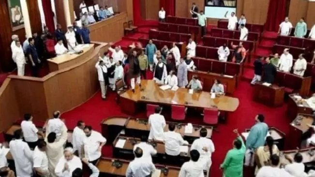 बीजेपी में गए चार दलबदलू विधायकों को कारण बताओं नोटिस