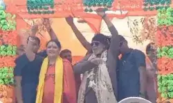 BJP प्रत्याशी के लिए मिथुन चक्रवर्ती के रोड शो पर पथराव- फेंकी कांच... BJP प्रत्याशी के लिए मिथुन चक्रवर्ती के रोड शो पर पथराव- फेंकी कांच...