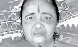 साधु के कपड़े उतारकर वीडियो बना रहे युवकों ने पीट पीट कर ली साध्वी....