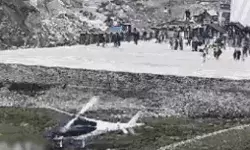 खराबी के बाद हवा में लहराये हेलीकॉप्टर की केदारनाथ मे इमरजेंसी लैंडिंग खराबी के बाद हवा में लहराये हेलीकॉप्टर की केदारनाथ मे इमरजेंसी लैंडिंग