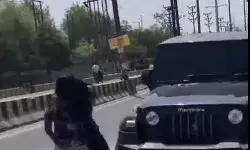 स्टंट के लिए राहगीरों की जिंदगी से खिलवाड़- अकल ठिकाने लगाने को काटा.. स्टंट के लिए राहगीरों की जिंदगी से खिलवाड़- अकल ठिकाने लगाने को काटा..