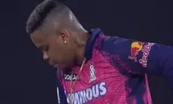 IPL क्वालीफायर 2 मुकाबले में हार के बाद खिलाड़ी पर जुर्माने की मार IPL क्वालीफायर 2 मुकाबले में हार के बाद खिलाड़ी पर जुर्माने की मार