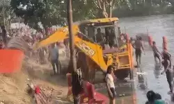 महंत पर बाबा पड़े भारी- योगी के बुलडोजर ने खत्म किया महंत का साम्राज्य महंत पर बाबा पड़े भारी- योगी के बुलडोजर ने खत्म किया महंत का साम्राज्य