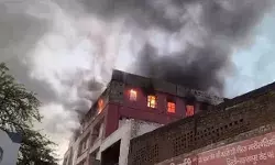 अब यहां के हॉस्पिटल में लगी आग- मशक्कत के बाद पाया काबू- पड़ताल जारी अब यहां के हॉस्पिटल में लगी आग- मशक्कत के बाद पाया काबू- पड़ताल जारी