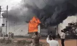 फोम फैक्ट्री में लगी आग ने मचाया कोहराम- दो महिला कर्मियों की मौत फोम फैक्ट्री में लगी आग ने मचाया कोहराम- दो महिला कर्मियों की मौत