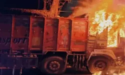 सब्जी मंडी में खड़े ट्रक में लगी आग- मलिक का अता पता नहीं