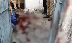 सरकारी क्वार्टर में रेलकर्मी का गला काटकर मर्डर-10 साल के बेटे ने... सरकारी क्वार्टर में रेलकर्मी का गला काटकर मर्डर-10 साल के बेटे ने...