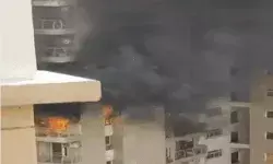 हाईराइज बिल्डिंग में लगी आग- फायरफाइटर मौके पर- वीडियो वायरल हाईराइज बिल्डिंग में लगी आग- फायरफाइटर मौके पर- वीडियो वायरल
