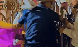 खास की एंट्री को लेकर बवाल- महाकाल मंदिर में सुरक्षा कर्मियों एवं.... खास की एंट्री को लेकर बवाल- महाकाल मंदिर में सुरक्षा कर्मियों एवं....