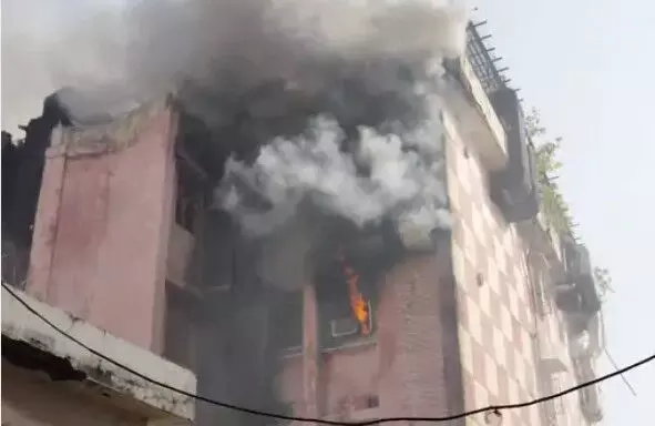 मेडिकल कॉलेज के गायनिक वार्ड में आग- एसी में हुए धड़ाधड़ ब्लास्ट मेडिकल कॉलेज के गायनिक वार्ड में आग- एसी में हुए धड़ाधड़ ब्लास्ट