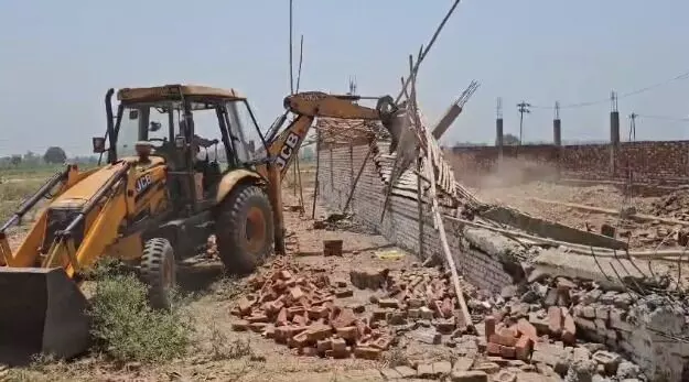 अवैध कॉलोनी पर दहाड़ रहा MDA का बुलडोजर- कार्यवाही के बावजूद कॉलोनी...