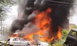 पुलिस चौकी में आग का तांडव- सैकड़ों जब्त वाहन हुए स्वाहा पुलिस चौकी में आग का तांडव- सैकड़ों जब्त वाहन हुए स्वाहा