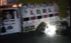 बेकाबू कंटेनर रेलवे क्रॉसिंग पर खड़ी गाड़ियों को रौंदा-3 बच्चों की मौत बेकाबू कंटेनर रेलवे क्रॉसिंग पर खड़ी गाड़ियों को रौंदा-3 बच्चों की मौत