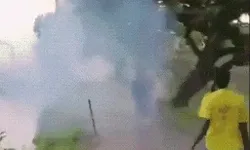 वोटिंग के दौरान बंगाल में हिंसा- भांगर में की गई बमबारी- EVM लूटकर.... वोटिंग के दौरान बंगाल में हिंसा- भांगर में की गई बमबारी- EVM लूटकर....