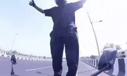 पुलिस ने ढूंढ लिया बाइक पर स्टंट करने वाला स्पाइडरमैन- काट दिया... पुलिस ने ढूंढ लिया बाइक पर स्टंट करने वाला स्पाइडरमैन- काट दिया...