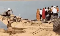 पानी से बाहर निकला मगरमच्छ कुत्ते को गया डकार- लोगों ने पत्थर फेंककर.. पानी से बाहर निकला मगरमच्छ कुत्ते को गया डकार- लोगों ने पत्थर फेंककर..