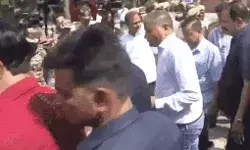 शुरू हुई केजरीवाल की सरेंडर यात्रा-राजघाट के बाद हनुमान मंदिर का रुख शुरू हुई केजरीवाल की सरेंडर यात्रा-राजघाट के बाद हनुमान मंदिर का रुख