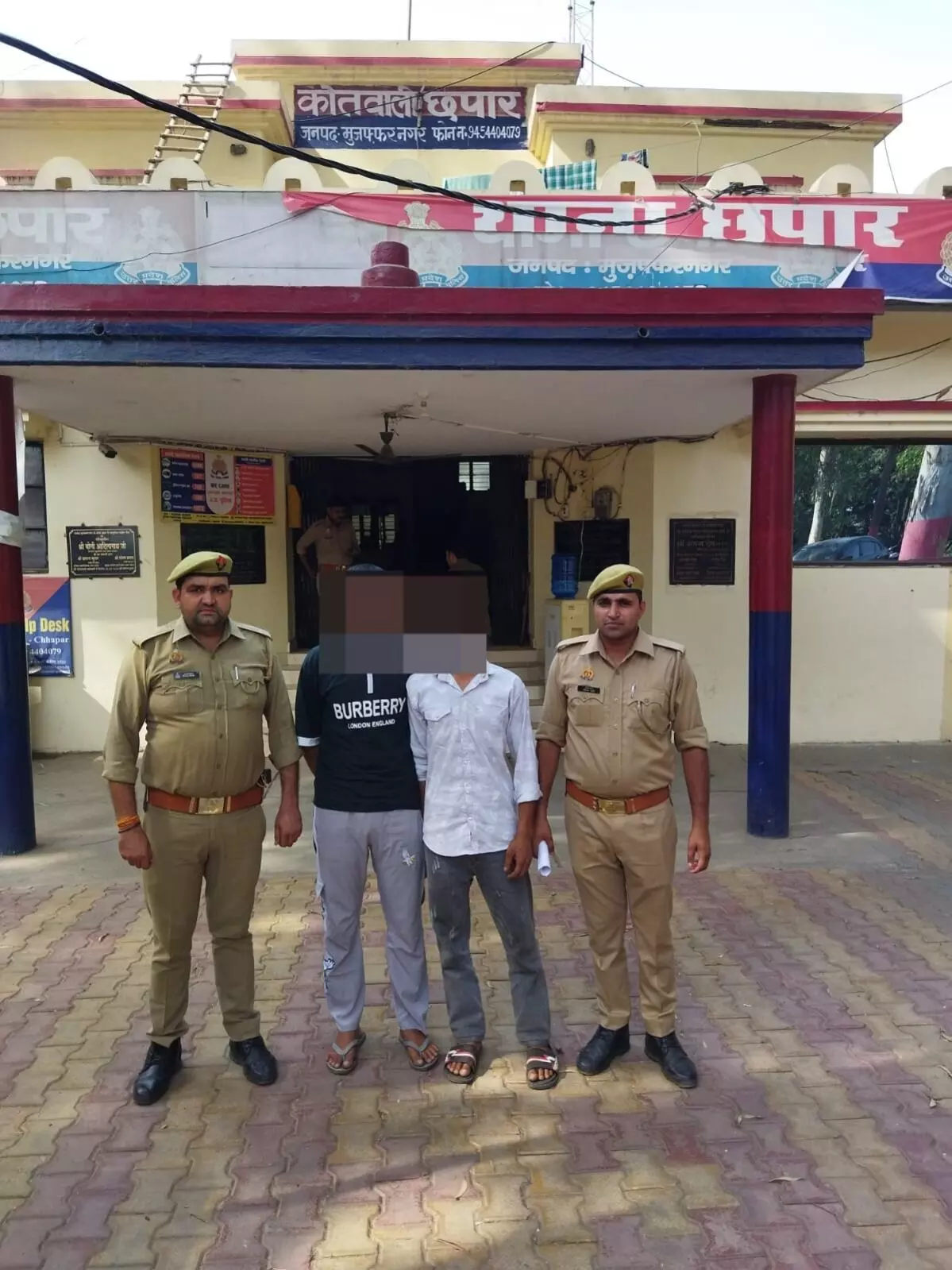 टोल प्लाजा पर गुंडई दिखाते हुए पर्यटकों से मारपीट करने वाले दो.... टोल प्लाजा पर गुंडई दिखाते हुए पर्यटकों से मारपीट करने वाले दो....