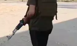 पुलवामा में आतंकवादियों और पुलिस के बीच गोलीबारी पुलवामा में आतंकवादियों और पुलिस के बीच गोलीबारी