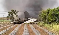 एयरफोर्स का सुखोई फाइटर जेट क्रैश होकर खेत में गिरा- दोनों पायलट... एयरफोर्स का सुखोई फाइटर जेट क्रैश होकर खेत में गिरा- दोनों पायलट...