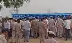 काउंटिंग रोकने पर भड़के कांग्रेसी- मतगणना केंद्र पर हंगामा- कमांडो.... काउंटिंग रोकने पर भड़के कांग्रेसी- मतगणना केंद्र पर हंगामा- कमांडो....