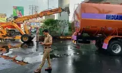 रील बना रहे युवकों की करतूत से केमिकल से भरा टैंकर पलटा- मेट्रो....