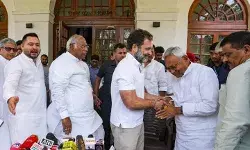 उड़ान भरकर दिल्ली आए नीतीश कुमार- सीधे जुड़े इंडिया गठबंधन से! उड़ान भरकर दिल्ली आए नीतीश कुमार- सीधे जुड़े इंडिया गठबंधन से!