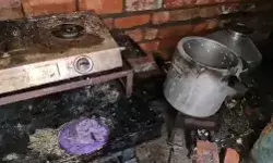 गैस सिलेंडर में हुआ ब्लॉस्ट- आग की चपेट में आकर झुलसा मालिक