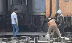 तेजस एक्सप्रेस गाजियाबाद में हुई बेपटरी- घटना के समय रफ्तार थी..