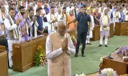 गठबंधन सरकार बनाने का NDA ने पेश किया दावा- राष्ट्रपति को सौंपा लेटर गठबंधन सरकार बनाने का NDA ने पेश किया दावा- राष्ट्रपति को सौंपा लेटर