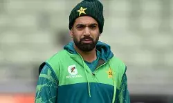 USA से मिली हार के बाद पाक पेसर पर लगा बॉल टेंपरिंग का आरोप USA से मिली हार के बाद पाक पेसर पर लगा बॉल टेंपरिंग का आरोप