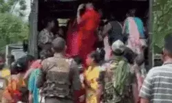 मर्डर के बाद भड़की हिंसा- घर छोड़कर भागे लोग- मास्टरमाइंड अरेस्ट मर्डर के बाद भड़की हिंसा- घर छोड़कर भागे लोग- मास्टरमाइंड अरेस्ट