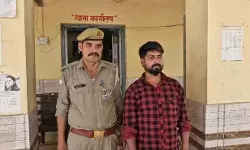 ग्राहक के सिर पर थूकते हुए मसाज करने वाला थूक मसाज स्पेशलिस्ट गिरफ्तार ग्राहक के सिर पर थूकते हुए मसाज करने वाला थूक मसाज स्पेशलिस्ट गिरफ्तार